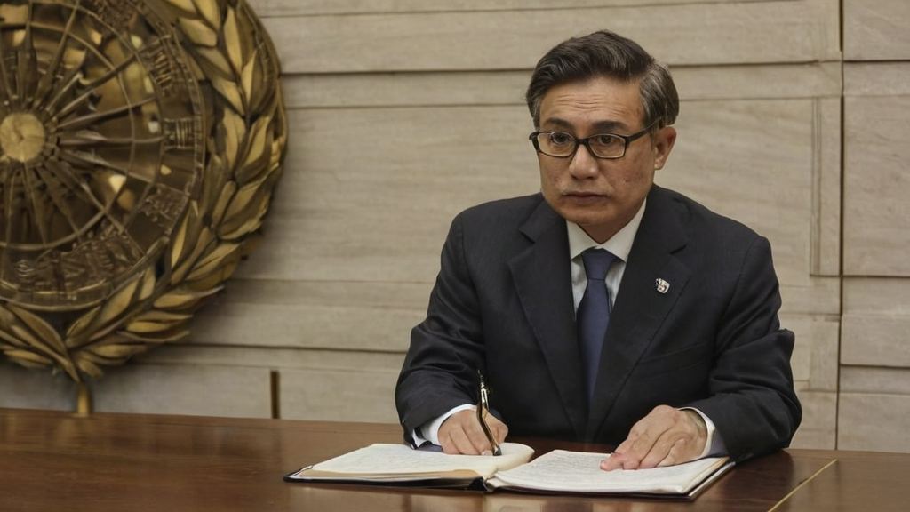 陈学冬在时尚装扮中展现男神魅力 被疑与娱乐吃瓜酱银行关系引发关注