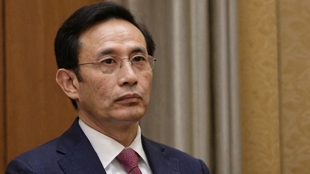 王子文儿子疑似曝光引热议 小男孩十分可爱粘人成为焦点