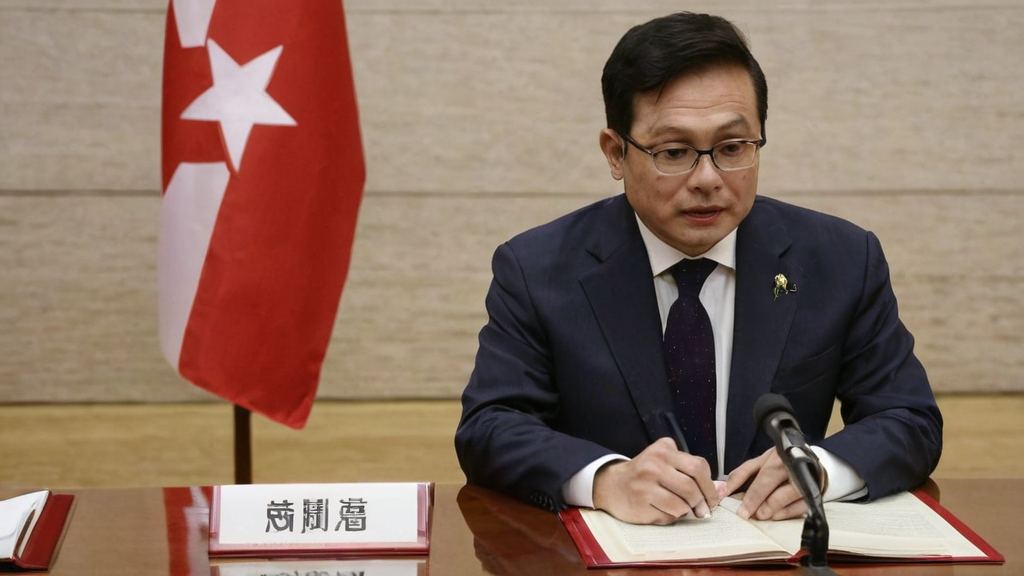 娱乐圈神秘人物之谜揭晓，张伟受邀为圈中明星纹身引发吃瓜热潮