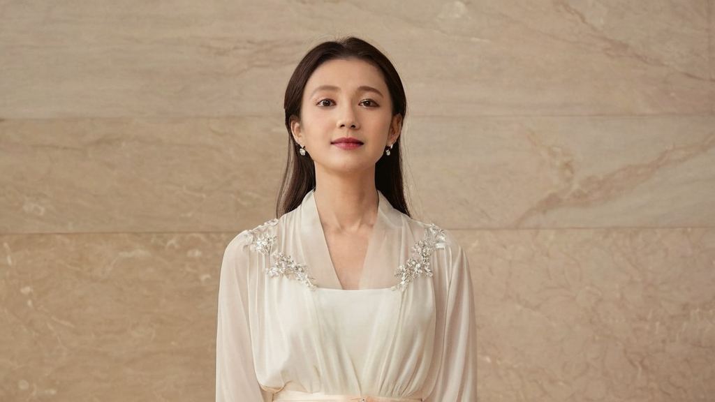 娱乐吃瓜君直播露面惹争议 小幸运歌曲引发粉丝热议