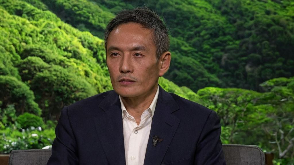 山茶花成为明星新宠大S夜上海亮相引热议