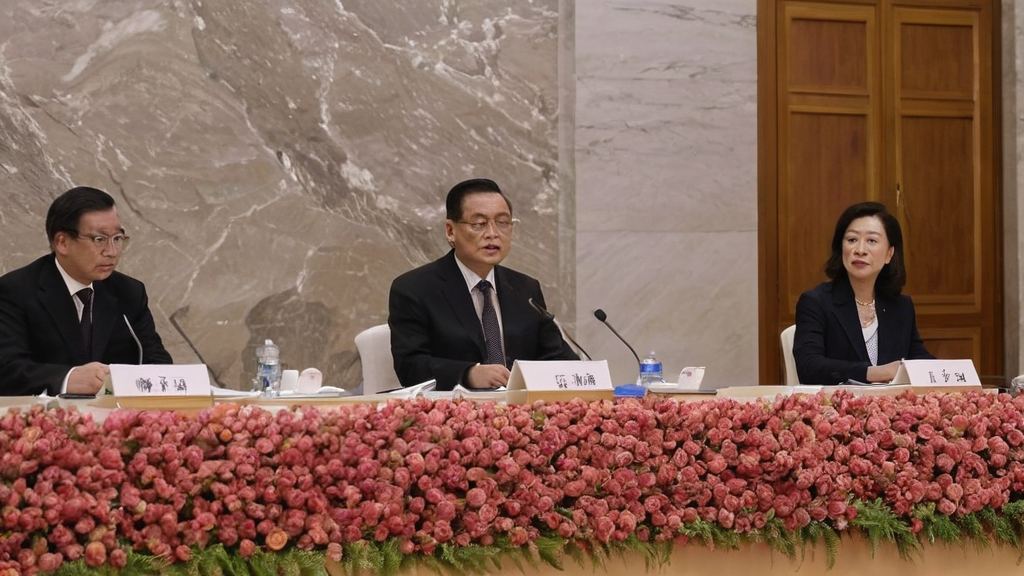 娱乐吃瓜酱成为知名网红引发吃瓜群众热议
