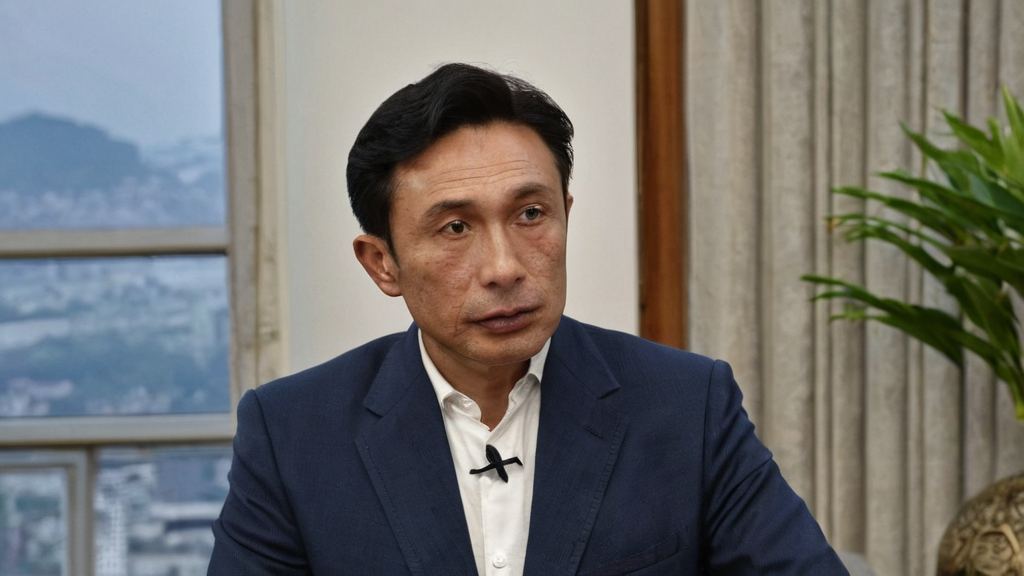 吃瓜群众偶遇明星与娱乐吃瓜男主播的“反差”引发热议