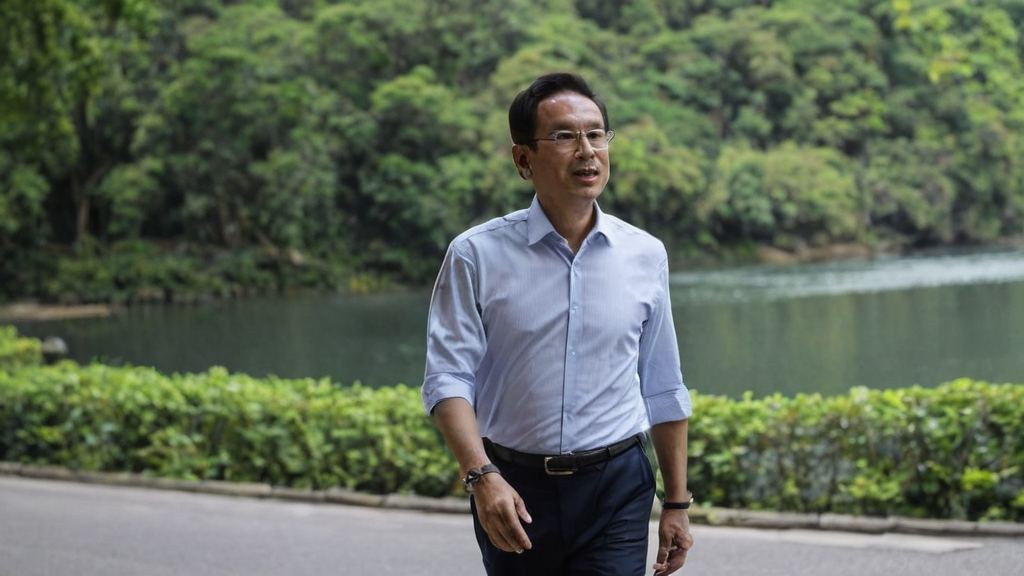 娱乐吃瓜酱哥哥切蛋糕引热议 被网友称为接地气的明星